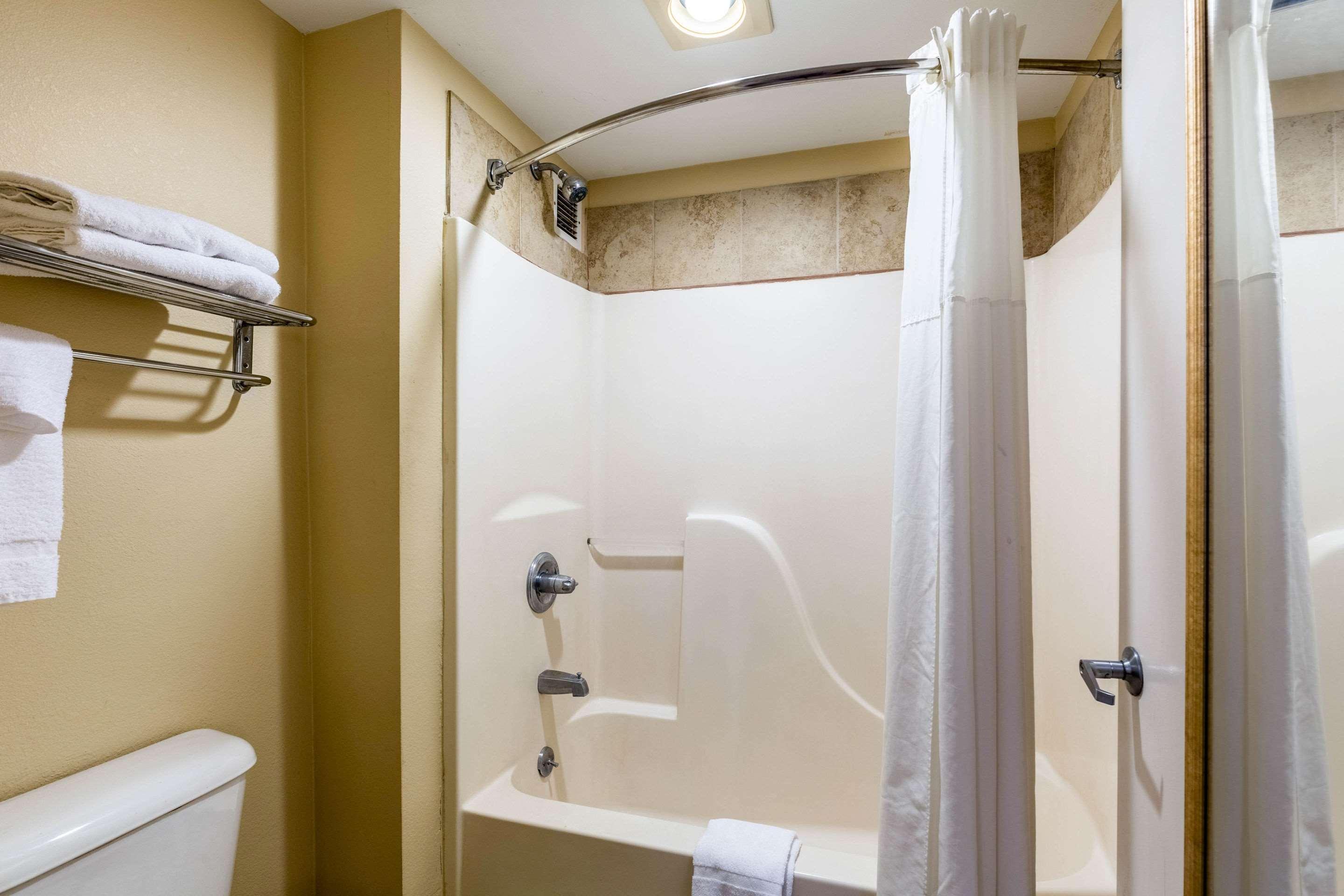 Quality Inn Alexandria Εξωτερικό φωτογραφία