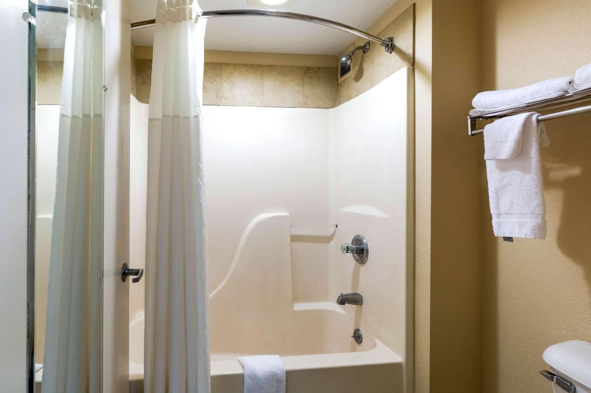 Quality Inn Alexandria Εξωτερικό φωτογραφία