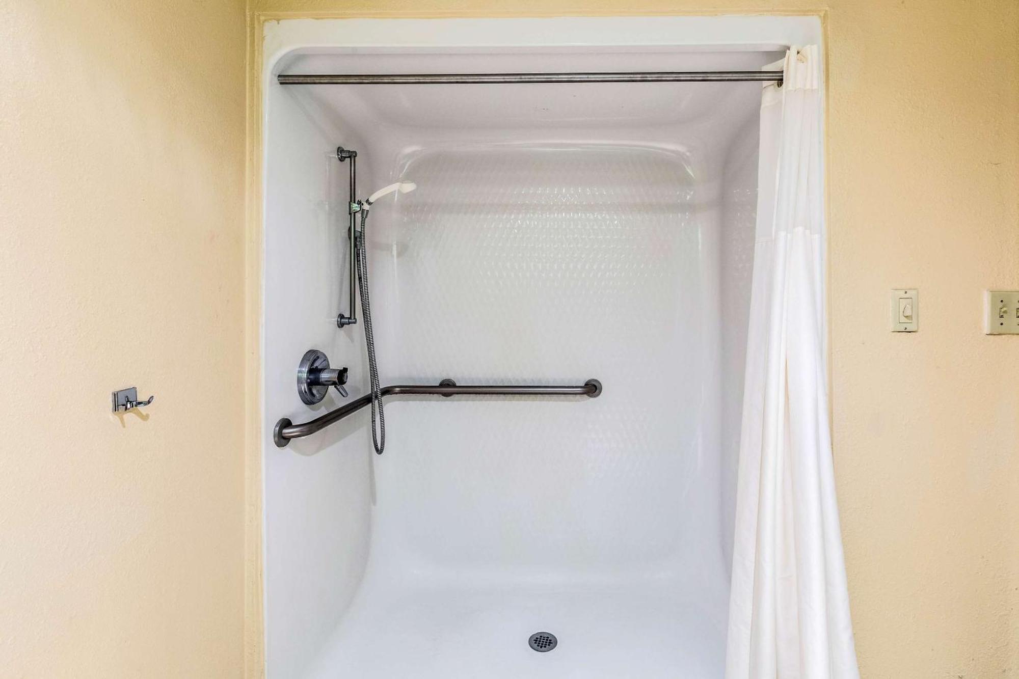 Quality Inn Alexandria Εξωτερικό φωτογραφία