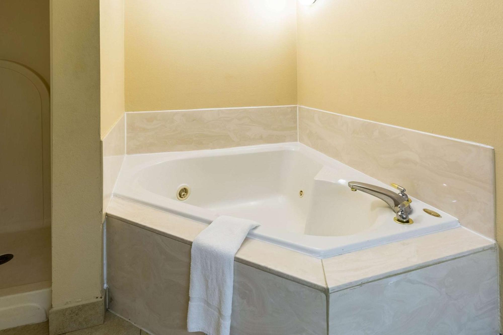 Quality Inn Alexandria Εξωτερικό φωτογραφία